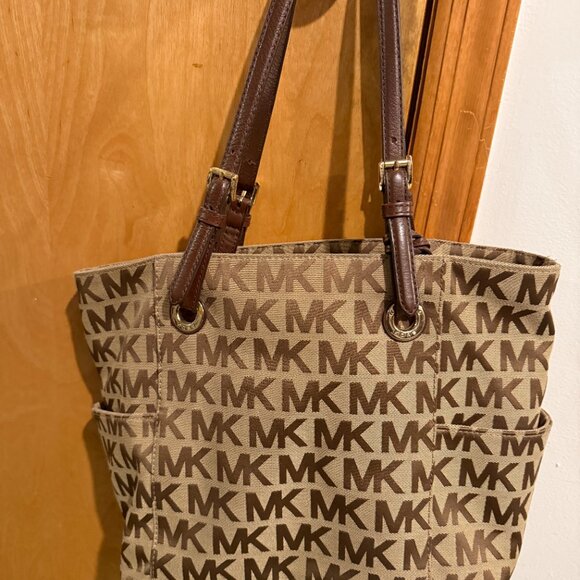 Michael Kors Jet Set Signature Logo Tote Handbag Mocha Tan Brown Leather Handles - Picture 2 of 2
